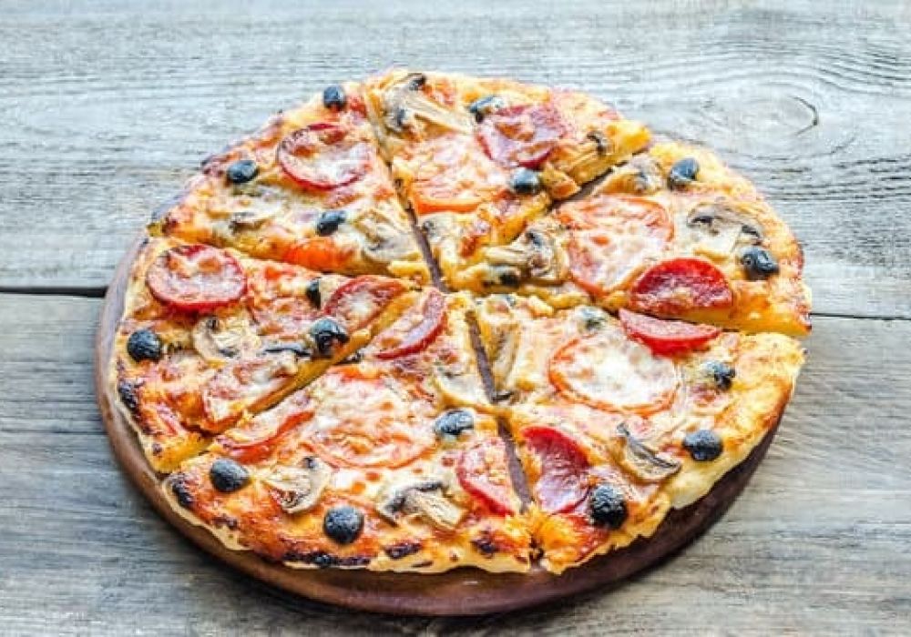 Calories Pizza Regina (part, entière, 30 cm) : tableau 2026