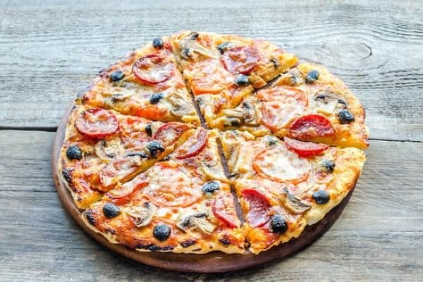 Calories Pizza Regina (part, entière, 30 cm) : tableau 2026