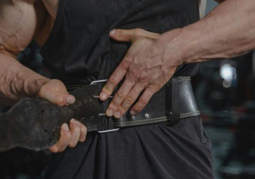 Comment bien mettre une ceinture de force en musculation ?