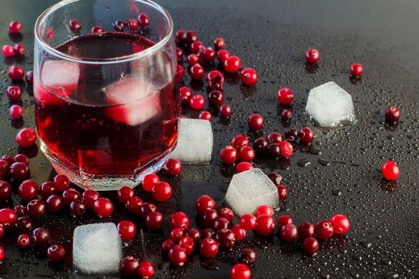 Comment le jus de canneberge bio peut améliorer votre santé digestive