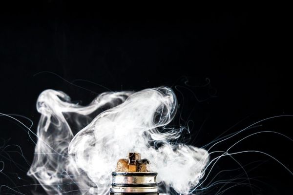 Comment recharger une cigarette électronique sur secteur en toute sécurité