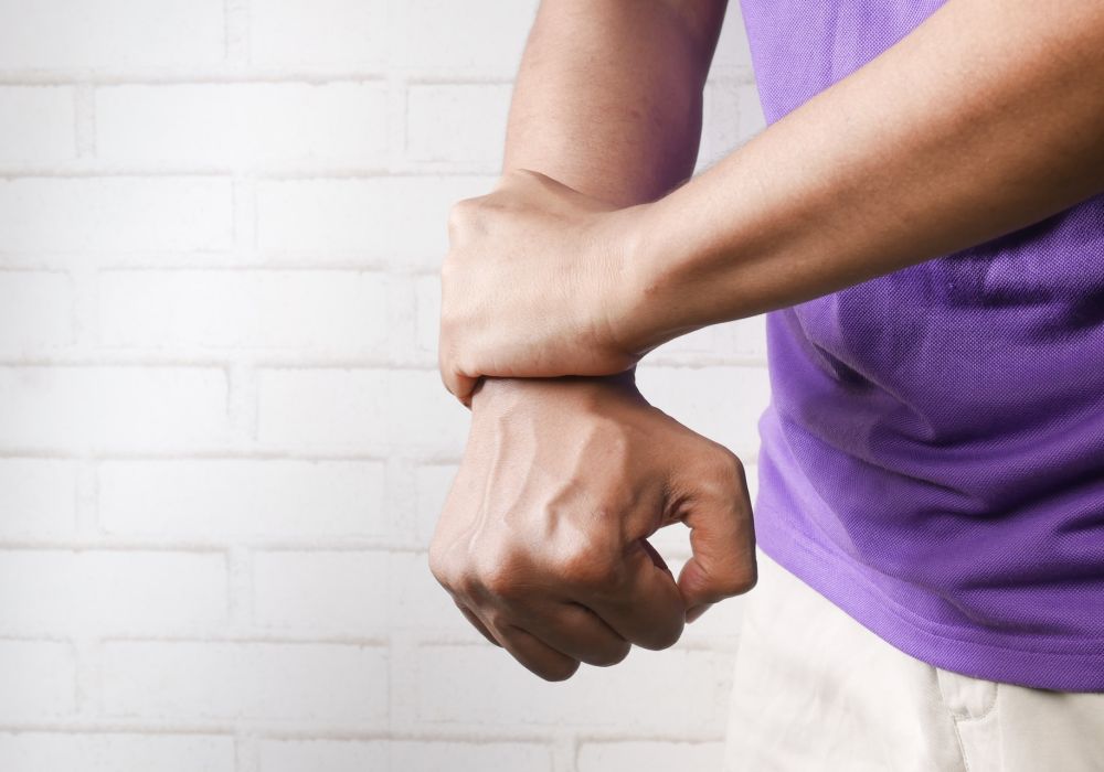 Comprendre l'algodystrophie : causes, symptômes et traitements