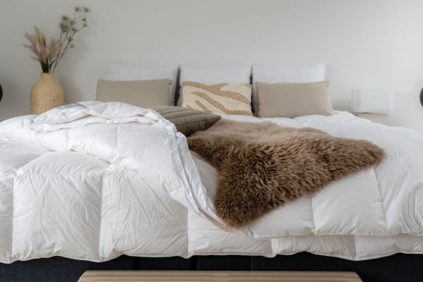 Couette naturelle ou synthétique : laquelle choisir pour vos nuits?