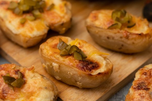 La magie des pommes de terre au four : saveurs et astuces