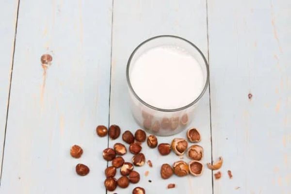 Lait de noisette : Bienfaits, Utilisation, Conservation
