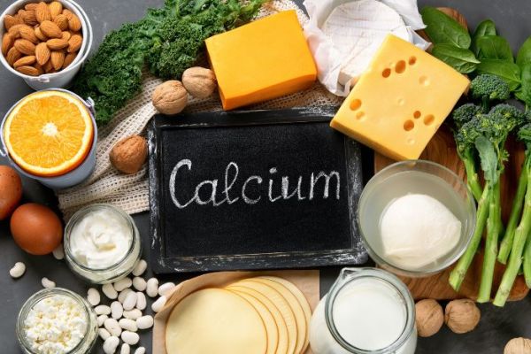 Le calcium, allié incontournable pour lutter contre les dents transparentes