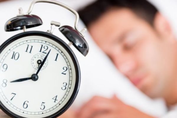 Le mythe des 8 heures de sommeil : faut-il suivre cette règle pour une bonne santé ?