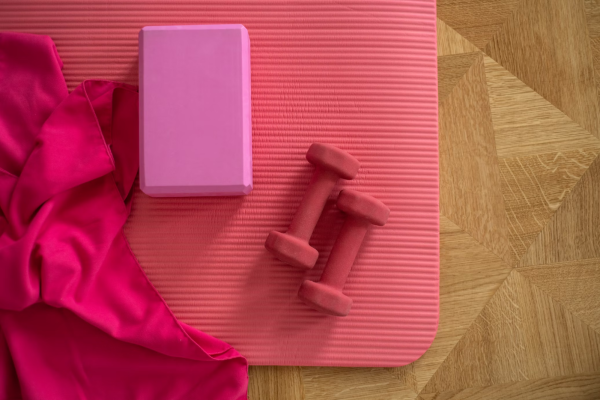 Les meilleures astuces pour rester motivé avec un programme de sport maison.