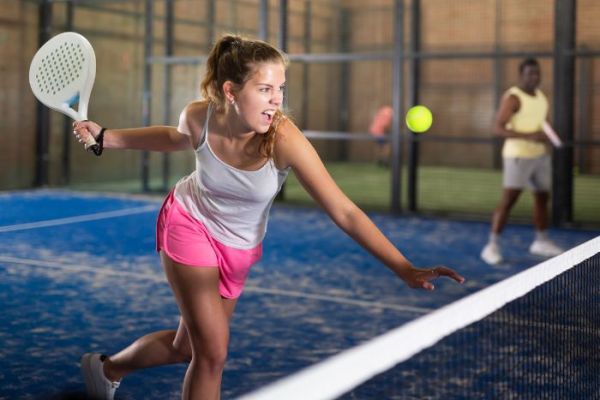 Padel : découvrez les nombreux bienfaits de ce sport en plein essor