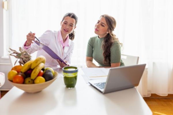 Quelle différence entre diététicien et nutritionniste ?