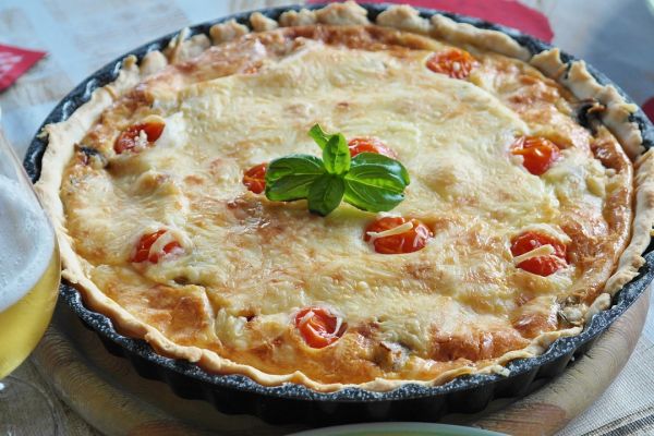 Quiche Lorraine : tout savoir sur ses calories et ses alternatives diététiques en 2025