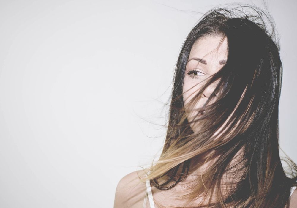 Tout savoir sur le lissage au tanin : avantages, durée et réalisation