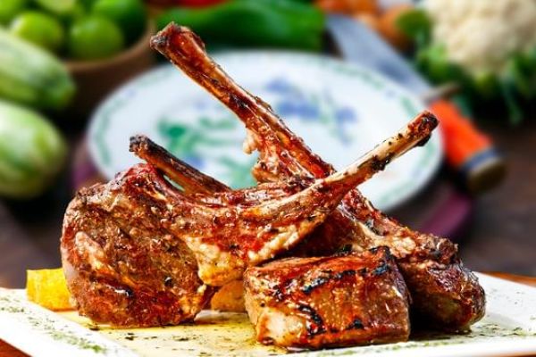 Tout savoir sur le Méchoui de Mouton : Préparation, Bienfaits et Recettes