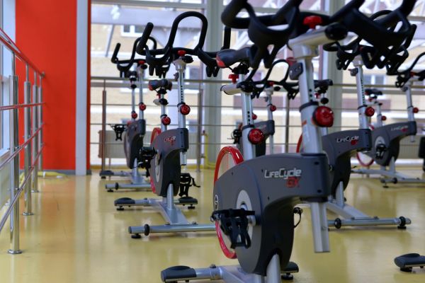 Vélo spinning : Quels sont ses bienfaits ? Qu'est ce que c'est ?