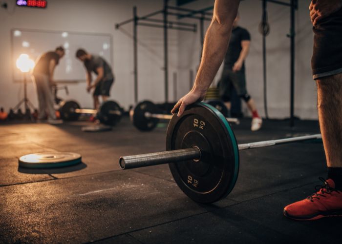 comment bien débuter la musculation à la salle ?