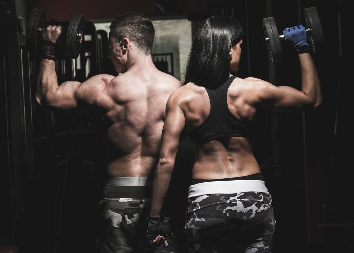 musculation homme femme en salle